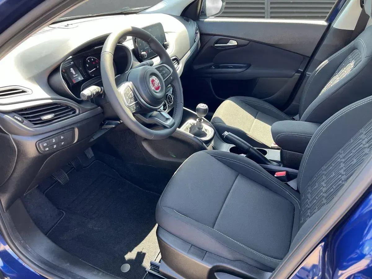Neu Fiat Tipo Urban 131 PS (96 kW) 2026 Vento blau Limousine