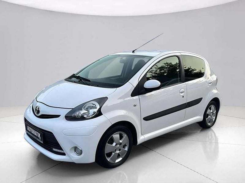 Solid white Gebraucht 2013 Toyota Aygo Connect Style Kleinwagen | 8.490 € (Etwas zu teuer) - Bild 1/4