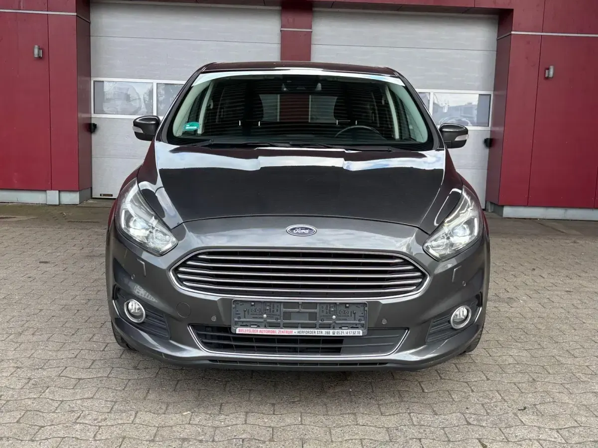 Gebraucht Ford S-MAX Titanium 190 PS (139 kW) 2018 Grau Van / Kleinbus