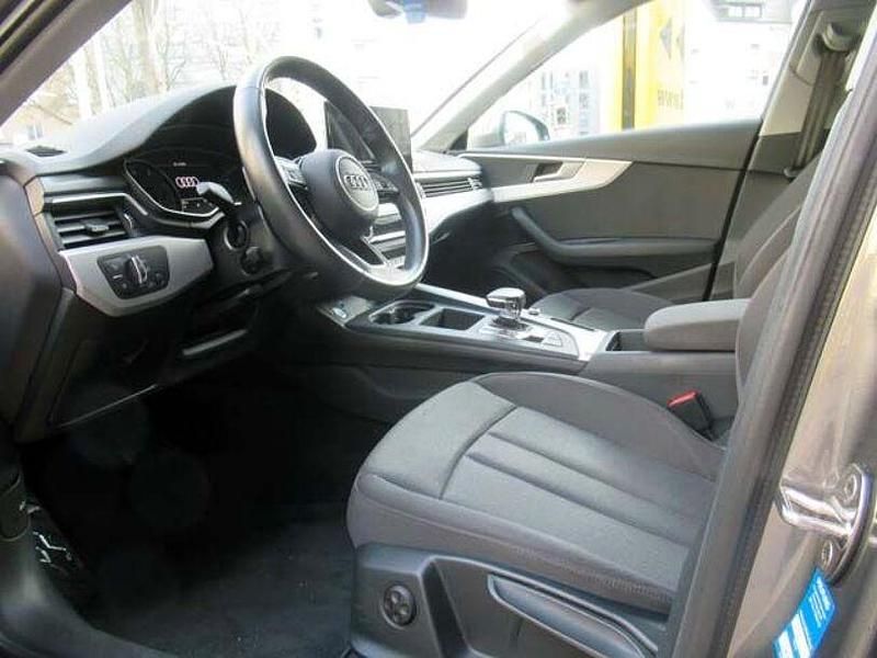 Gebraucht Audi A4 Ambiente 163 PS (119 kW) 2021 Grau Kombi