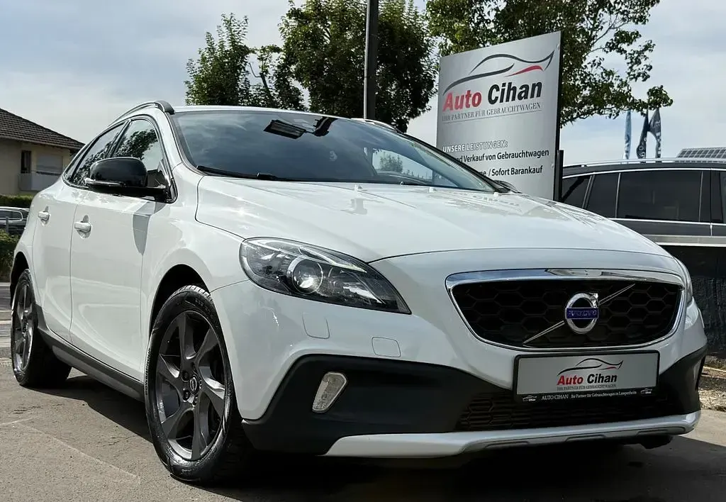 Gebraucht Volvo V40 CC Momentum 150 PS (110 kW) 2014 Weiß Kombi