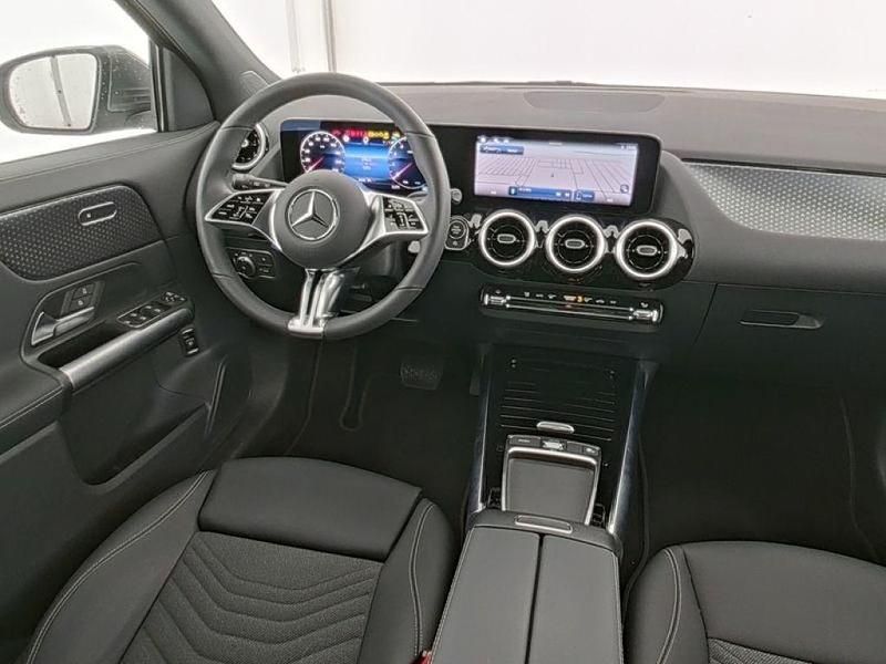 Gebraucht Mercedes GLA200 163 PS (119 kW) 2024 Mountaingrau (metallic) SUV