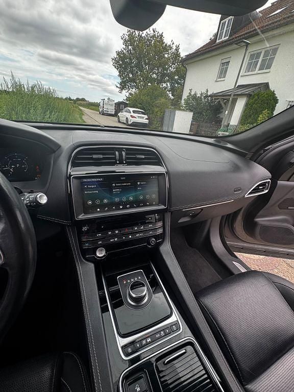 Grau Gebraucht 2018 Jaguar F-Pace R-Sport SUV | 19.500 € (Guter Preis) - Bild 1/4