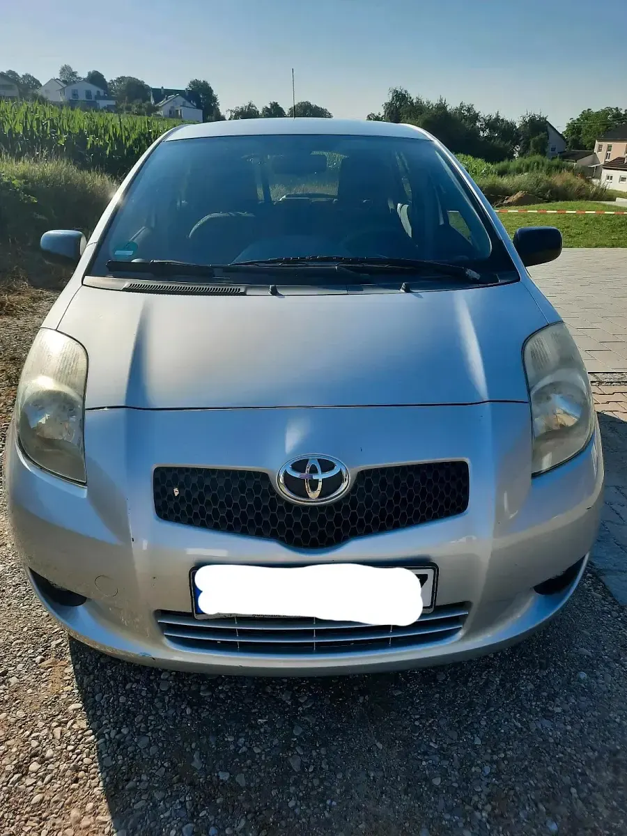 Gebraucht Toyota Yaris 69 PS (50 kW) 2009 Silber Kleinwagen
