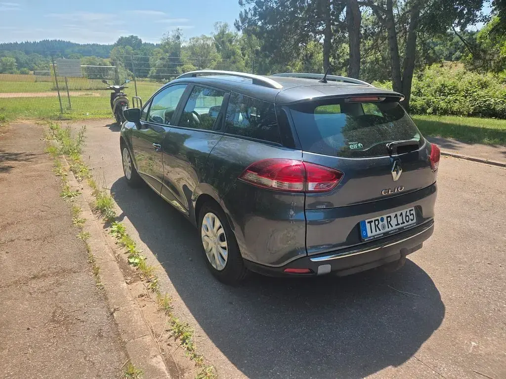 Gebraucht Renault Clio Intens 90 PS (66 kW) 2018 Grau Limousine