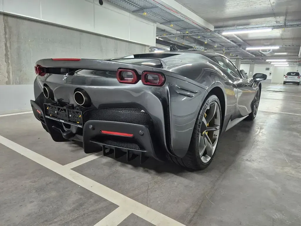 Gebraucht Ferrari SF90 999 PS (734 kW) 2021 Grau
