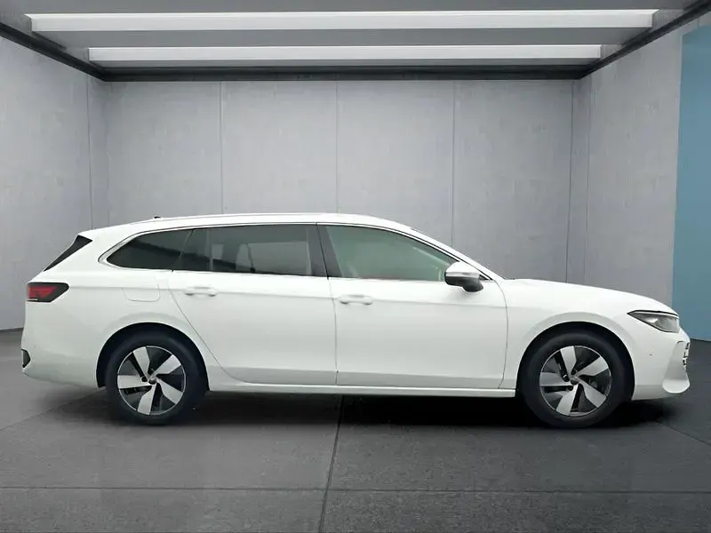 Gebraucht VW Passat 150 PS (110 kW) 2025 Weiß Kombi