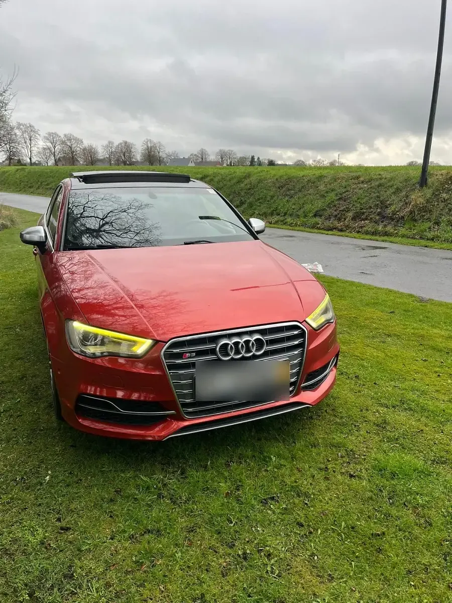 Gebraucht Audi S3 Comfort 300 PS (220 kW) 2015 Rot Limousine