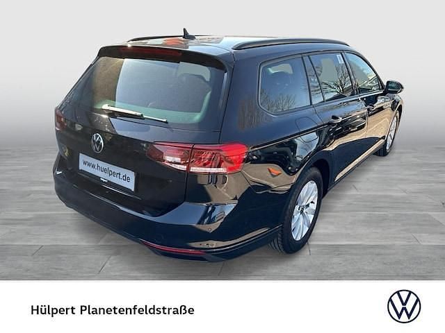 Gebraucht VW Passat Basis 122 PS (89 kW) 2024 Schwarz Kombi