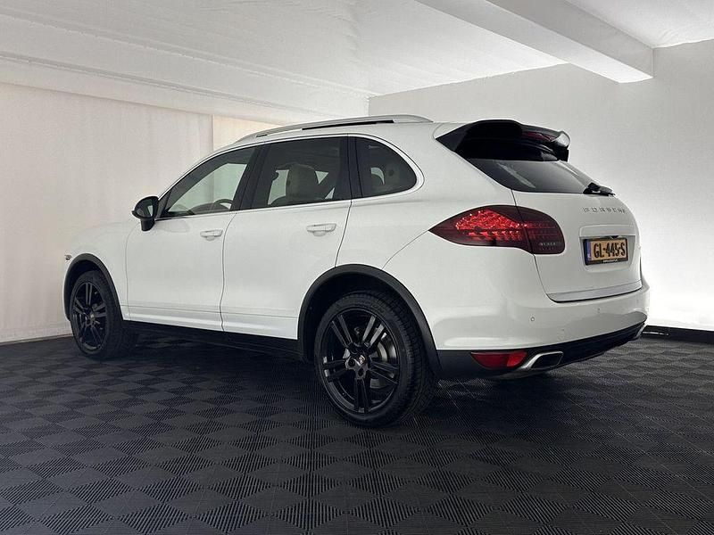Second-hand Porsche Cayenne Platinum Edition 245 CP (180 kW) 2014 Alb SUV