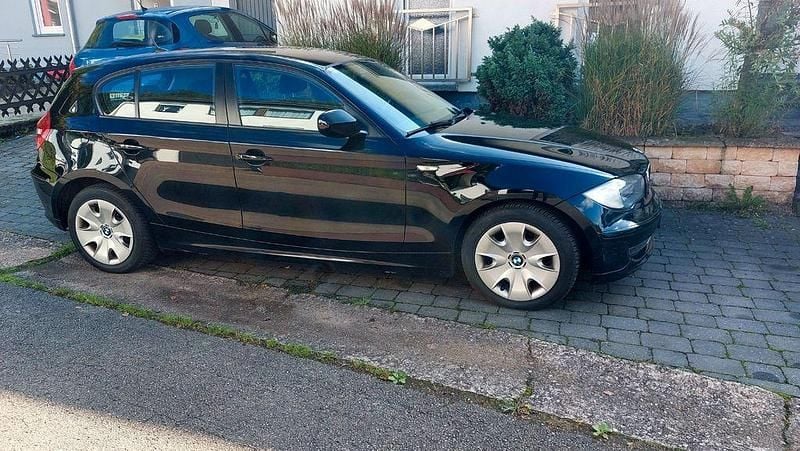 Schwarz Gebraucht 2010 BMW 116 Kleinwagen | 2.950 € (Guter Preis) - Bild 1/3