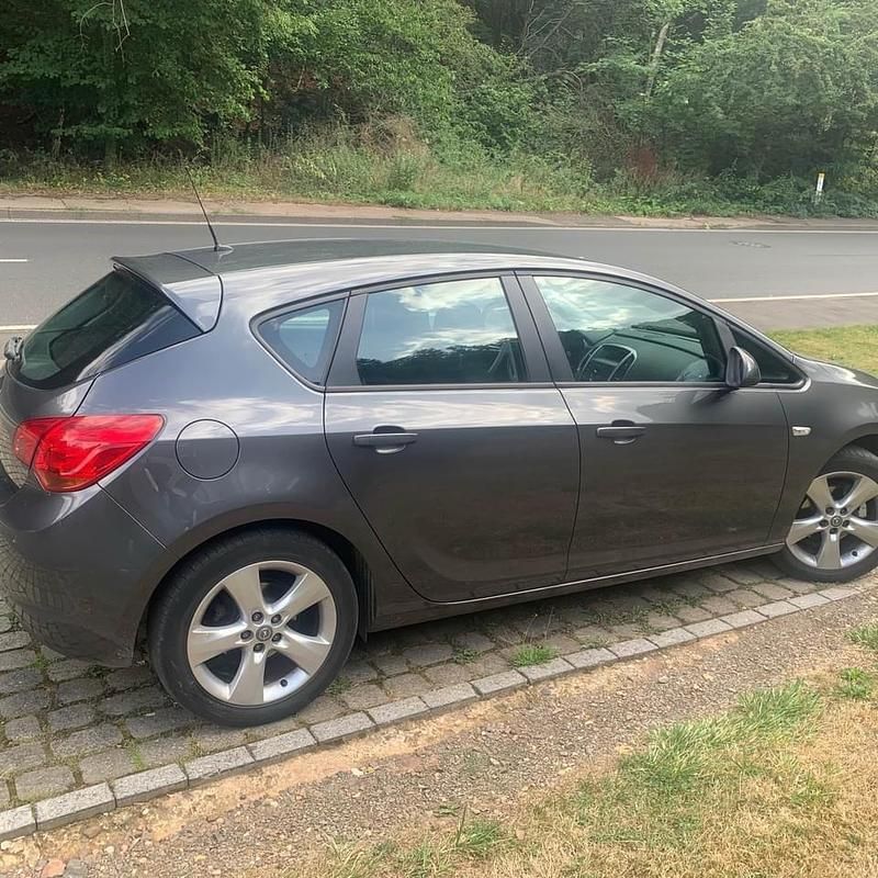 Gebraucht Opel Astra 115 PS (84 kW) 2010 Grau Kleinwagen