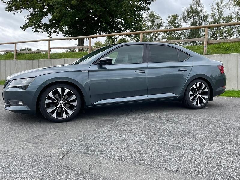 Gebraucht Skoda Superb SportLine 190 PS (139 kW) 2017 Grau Limousine