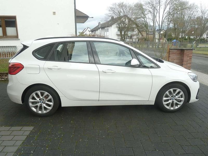Gebraucht BMW 225 224 PS (164 kW) 2020 Weiß Van / Kleinbus