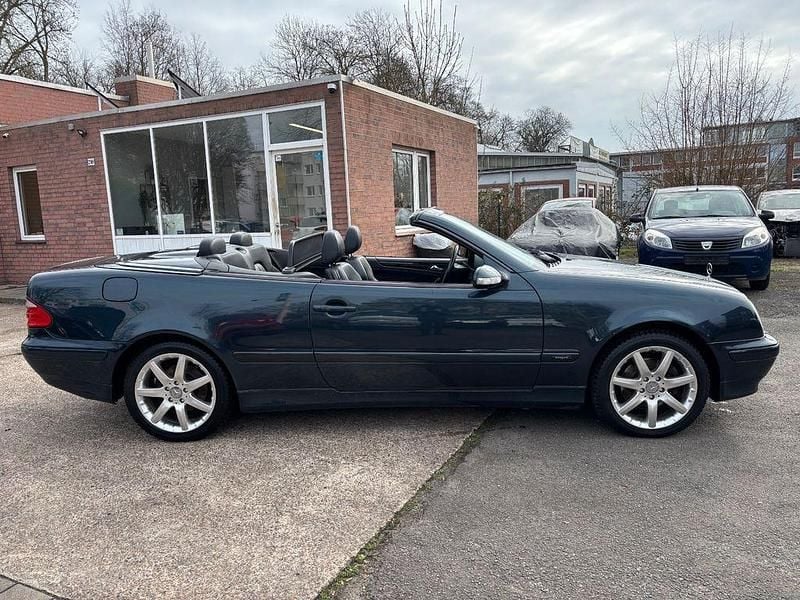Gebraucht Mercedes CLK200 Avantgarde 163 PS (119 kW) 2001 Blau Cabrio