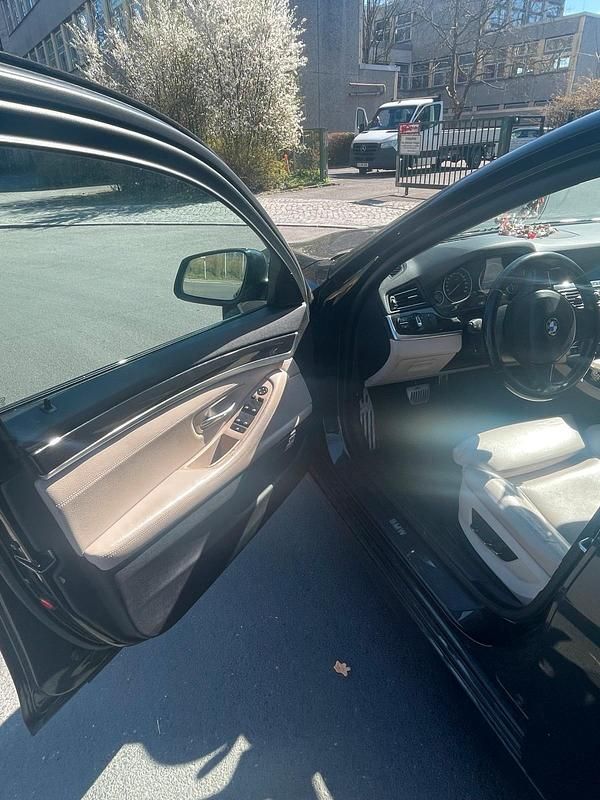 Second-hand BMW 525 204 CP (150 kW) 2012 Albastru Break