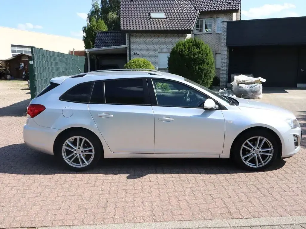 Gebraucht Chevrolet Cruze LT 140 PS (102 kW) 2012 Silber Kombi