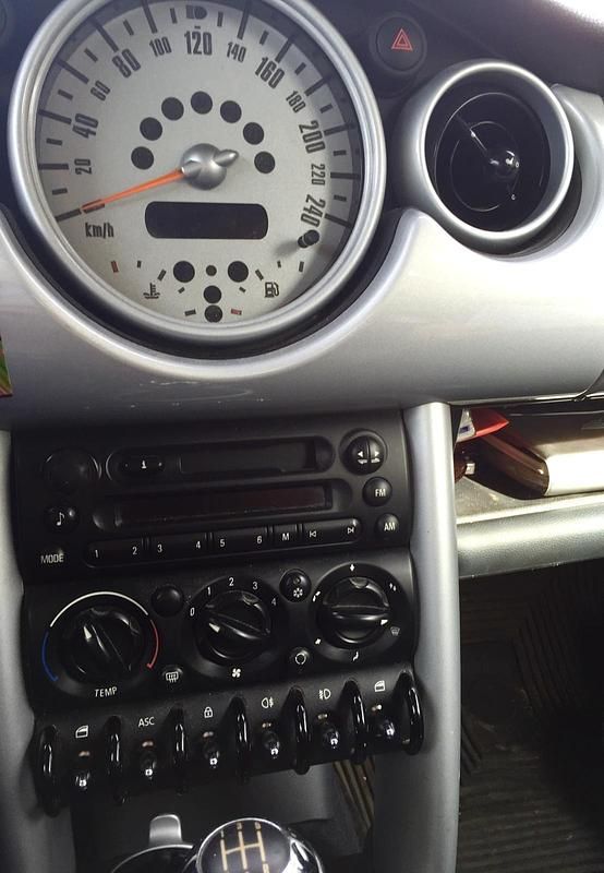 Usado Mini ONE 90 HP (66 kW) 2001 Preto Citadino