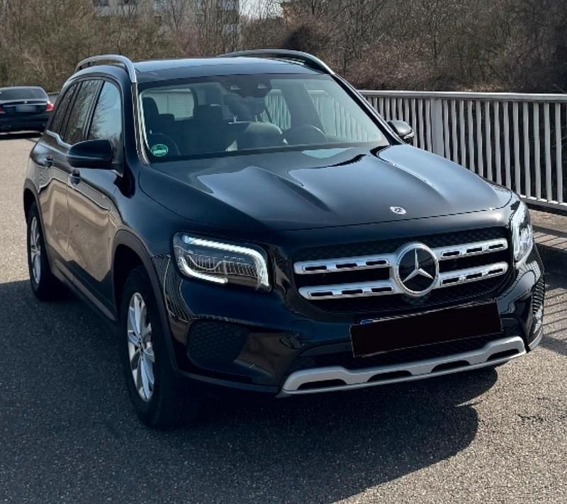 Gebraucht Mercedes GLB200 166 PS (122 kW) 2021 Schwarz SUV