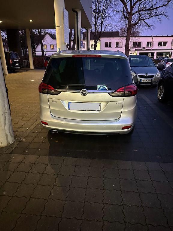 Silber Gebraucht 2015 Opel Zafira Tourer Innovation Van / Kleinbus | 9.000 € (Fairer Preis) - Bild 1/4