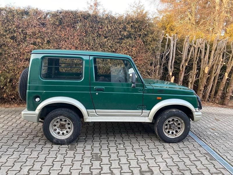 Grün Gebraucht 2002 Suzuki Samurai SUV | 9.999 € - Bild 1/4