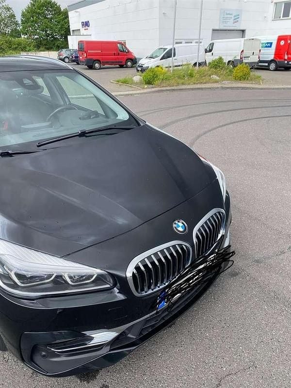 Schwarz Gebraucht 2018 BMW 220 Active Tourer Luxury Line Van / Kleinbus | 19.000 € (Fairer Preis) - Bild 1/4