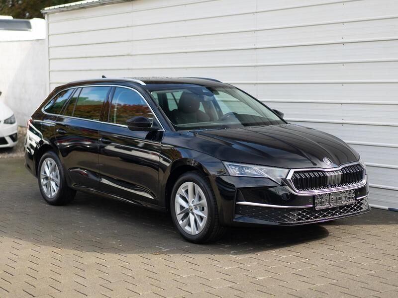 Schwarz blackmagic Neu 2025 Skoda Octavia Selection Kombi | 32.970 € (Fairer Preis) - Bild 1/4