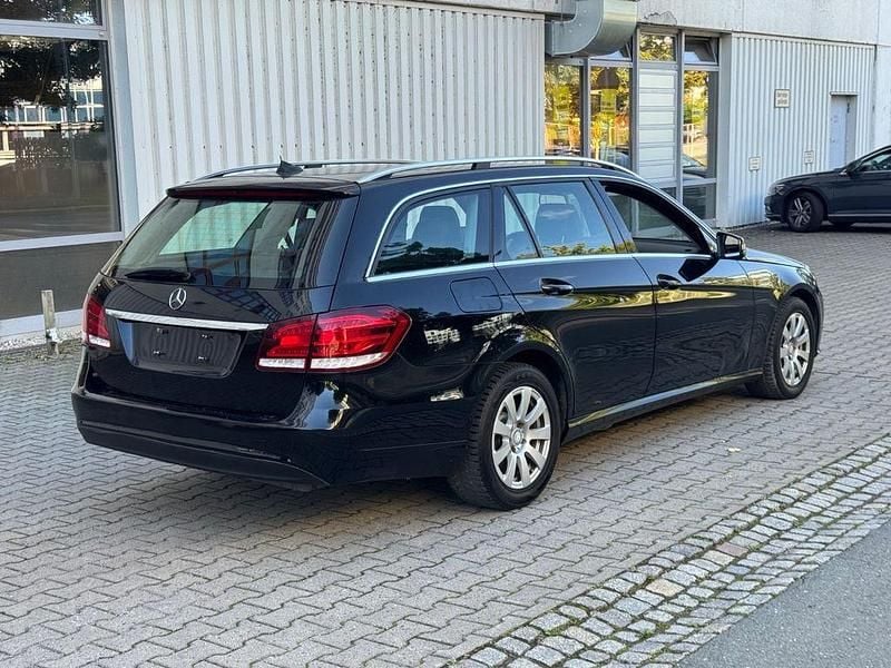 Gebraucht Mercedes E200 Elegance 136 PS (100 kW) 2015 Schwarz Limousine