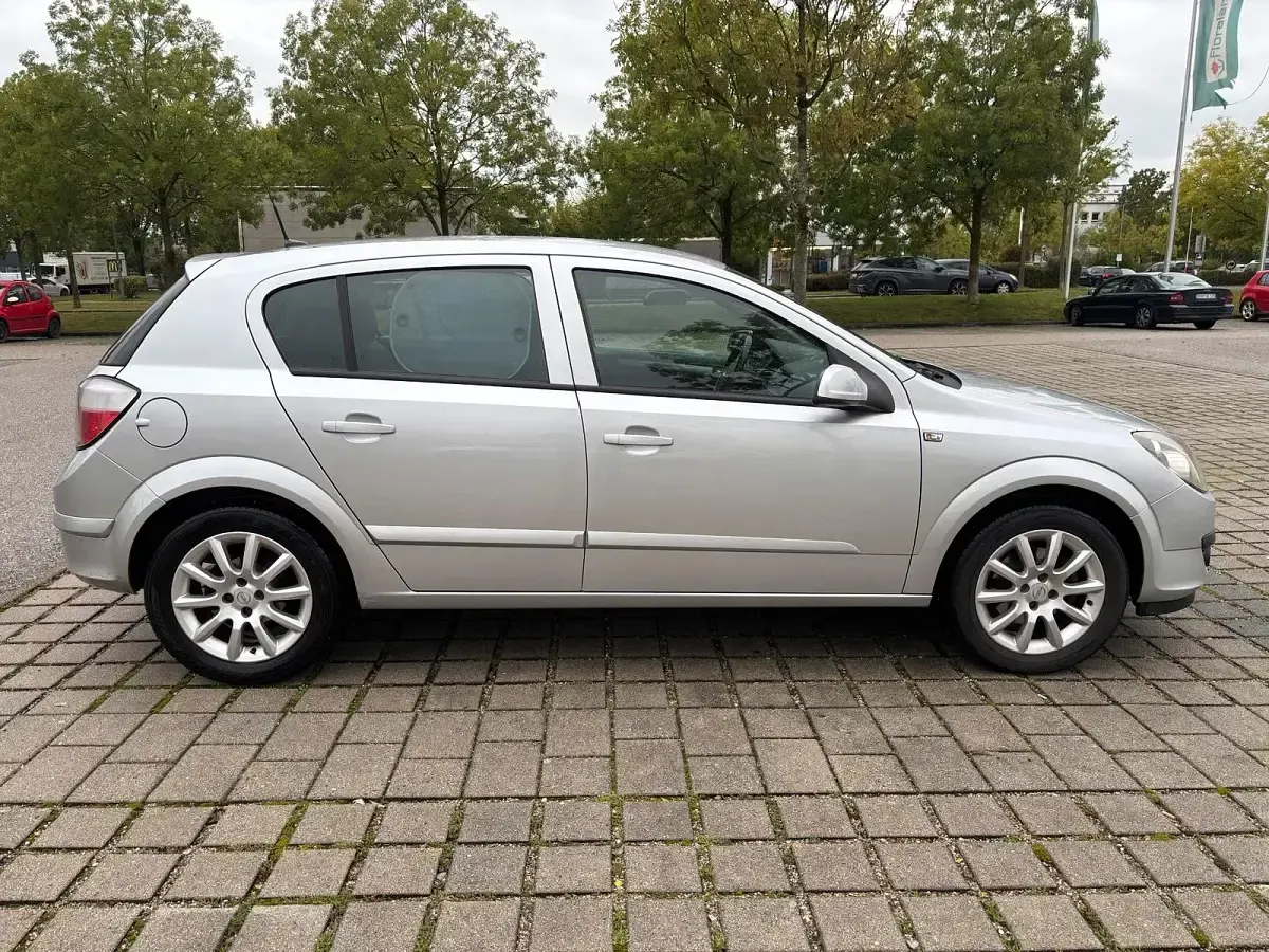 Usata Opel Astra 105 CV (77 kW) 2006 Argento Berlina