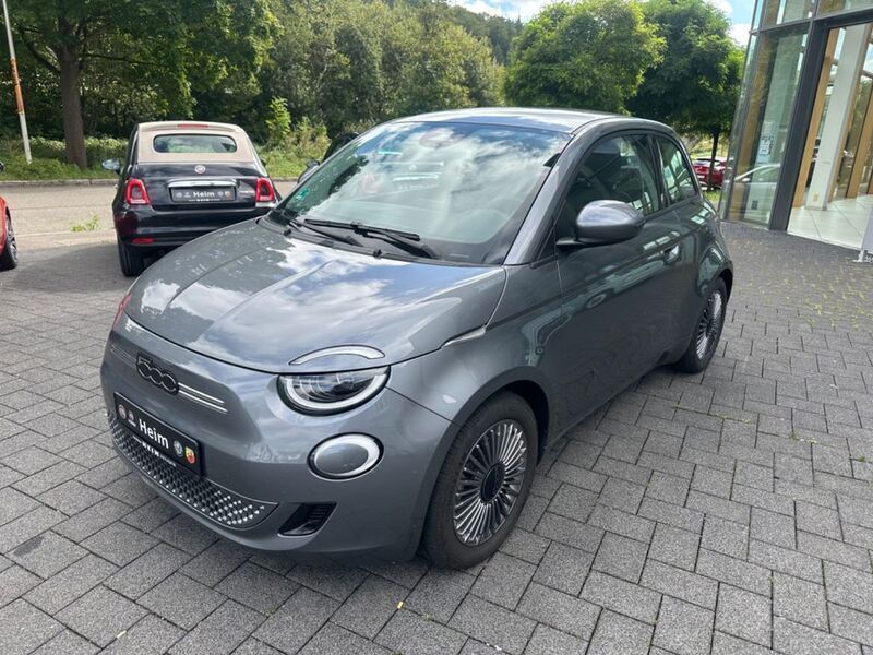 Grau Gebraucht 2023 Fiat 500e Icon Kleinwagen | 19.900 € (Fairer Preis) - Bild 1/4