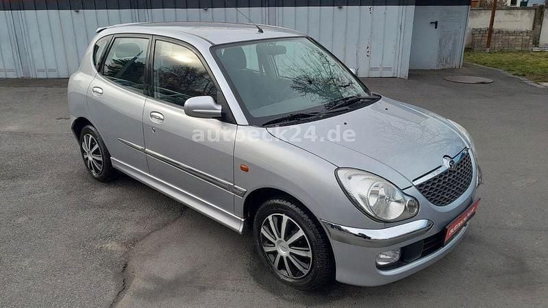 Gebraucht Daihatsu Sirion 102 PS (75 kW) 2003 Silber Kleinwagen