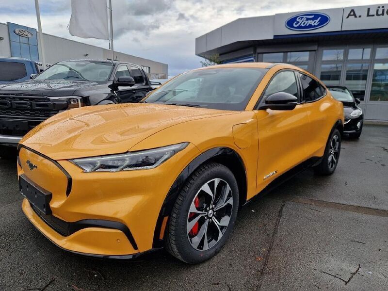 Orange Gebraucht 2023 Ford Mustang Mach-E Premium SUV | 50.995 € (Etwas zu teuer) - Bild 1/4