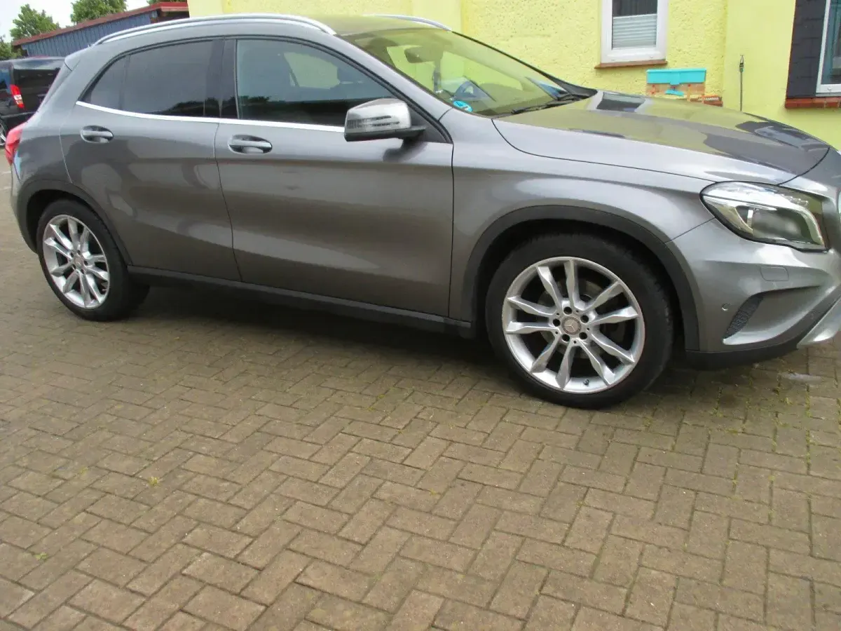 Gebraucht Mercedes GLA250 211 PS (155 kW) 2014 Grau SUV