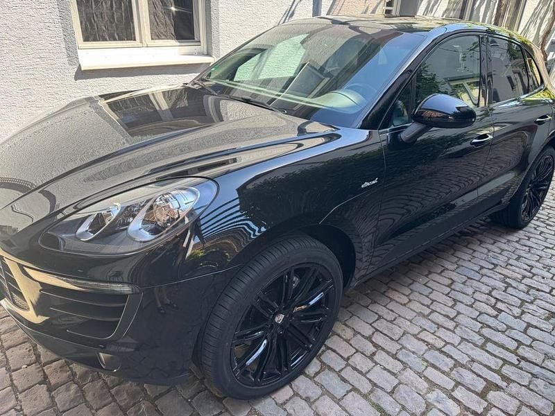 Schwarz Gebraucht 2015 Porsche Macan S SUV | 38.200 € (Etwas zu teuer) - Bild 1/4