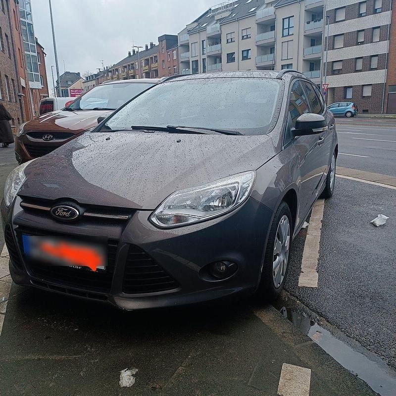 Gebraucht Ford Focus Trend 125 PS (91 kW) 2014 Schwarz Kombi