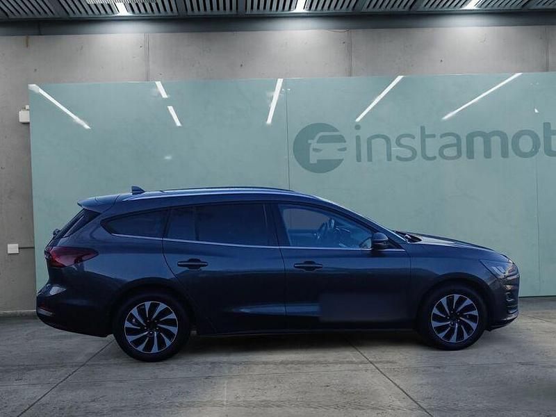 Gebraucht Ford Focus Titanium 116 PS (85 kW) 2024 Grau Kombi