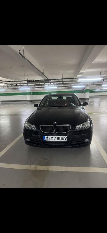 Schwarz Gebraucht 2007 BMW 318 Limousine | 2.800 € (Superpreis) - Bild 1/4