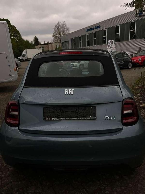 Gebraucht Fiat 500e Icon 86 kW (118 PS) 2022 Colore esterno (eis blau)metallic Cabrio