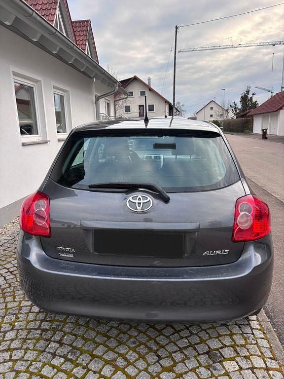 Gebraucht Toyota Auris Sol 124 PS (91 kW) 2008 Grau Kleinwagen