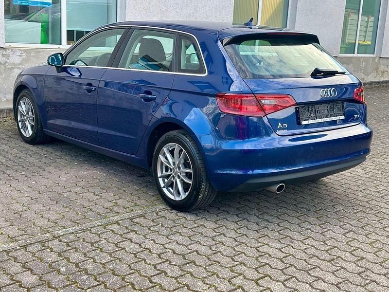 Gebraucht Audi A3 Ambiente 110 PS (80 kW) 2015 Blau Limousine