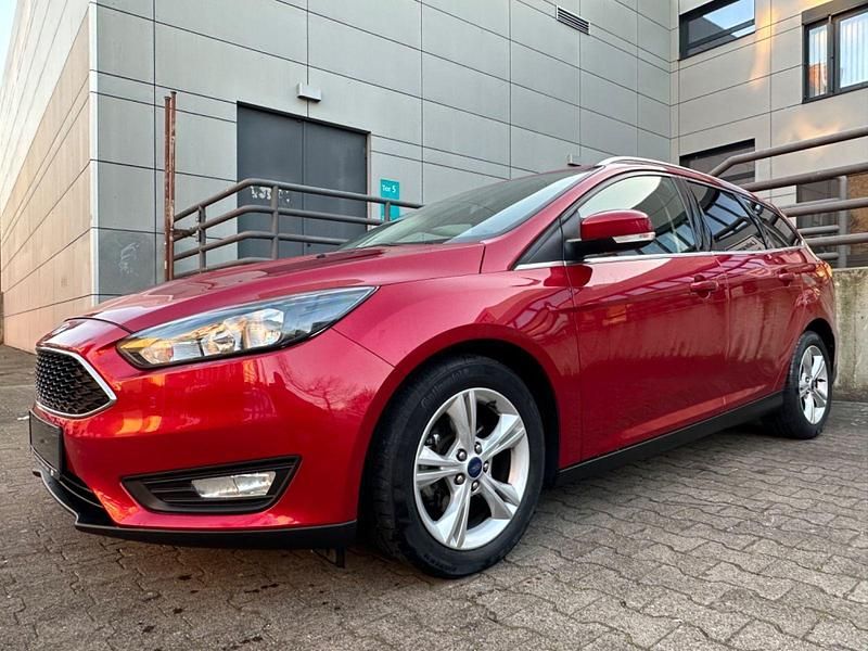 Rot Gebraucht 2016 Ford Focus Trend Kombi | 6.980 € (Superpreis) - Bild 1/4