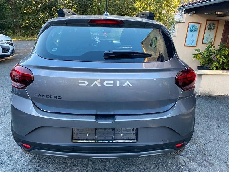 Gebraucht Dacia Sandero Expression 91 PS (66 kW) 2025 Grau Limousine