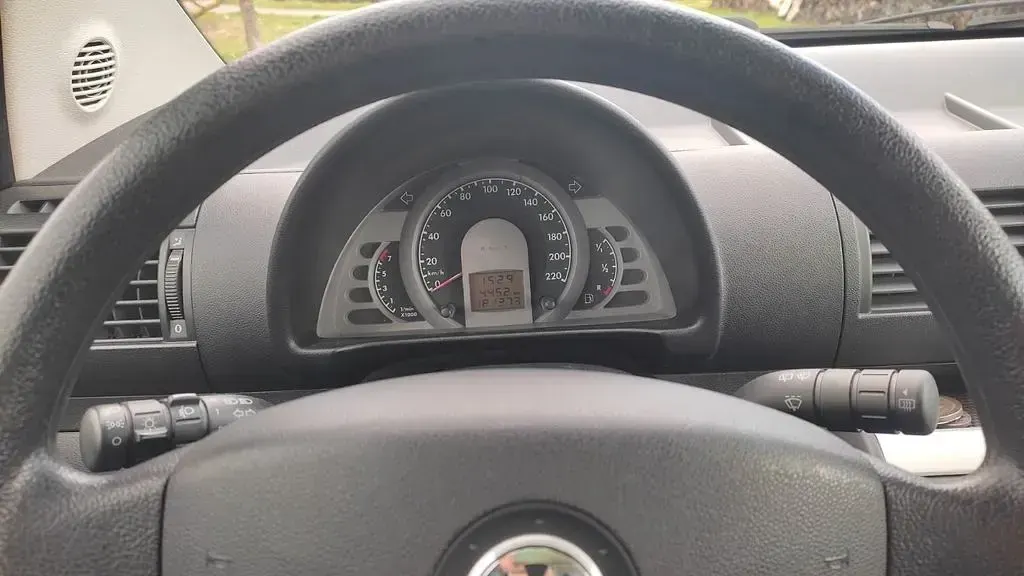Second-hand VW Fox 75 CP (55 kW) 2007 Galben Hatchback