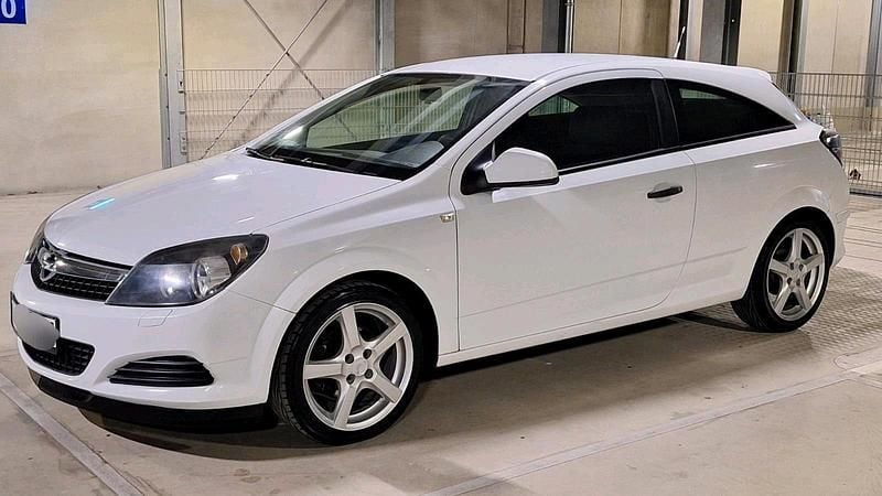 Gebraucht Opel Astra 90 PS (66 kW) 2010 Weiß Coupé