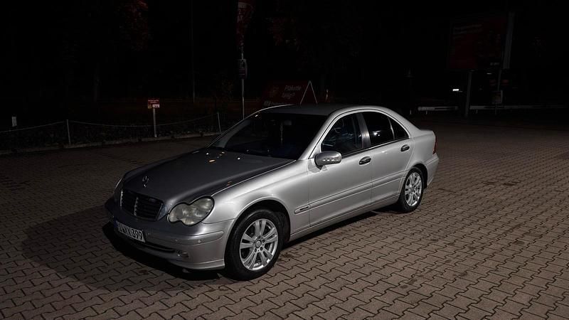 Gebraucht Mercedes C200 116 PS (85 kW) 2003 Silber Limousine