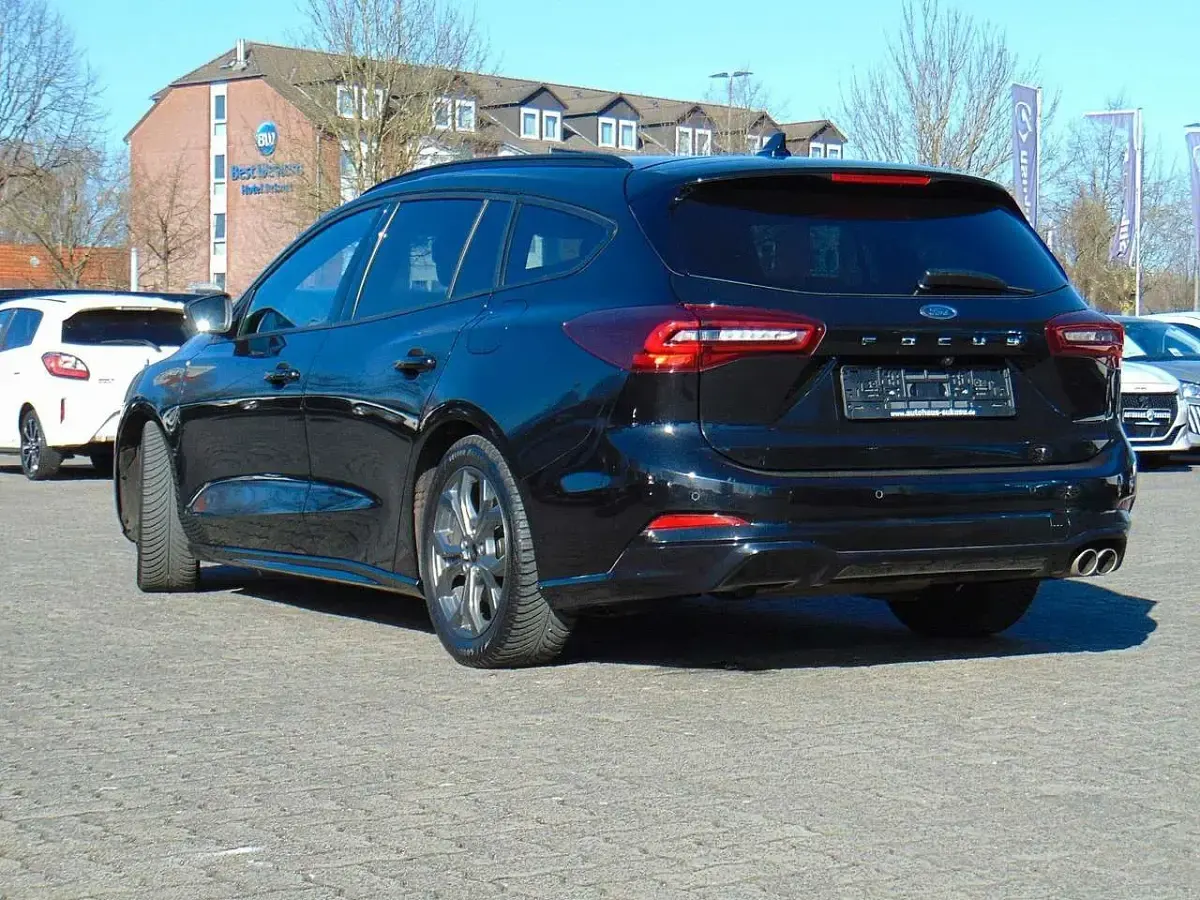 Gebraucht Ford Focus ST-Line 125 PS (91 kW) 2024 Schwarz Limousine