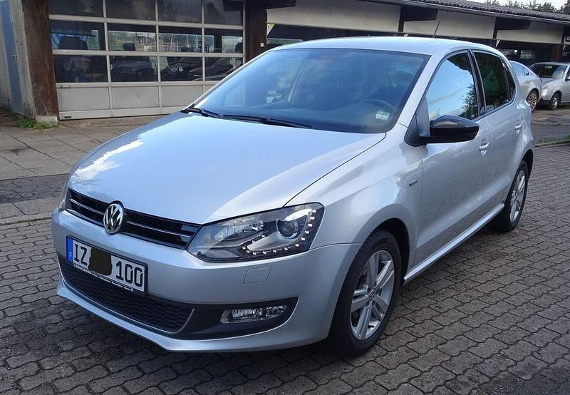 Silber Gebraucht 2012 VW Polo Match Limousine | 7.490 € (Fairer Preis) - Bild 1/4
