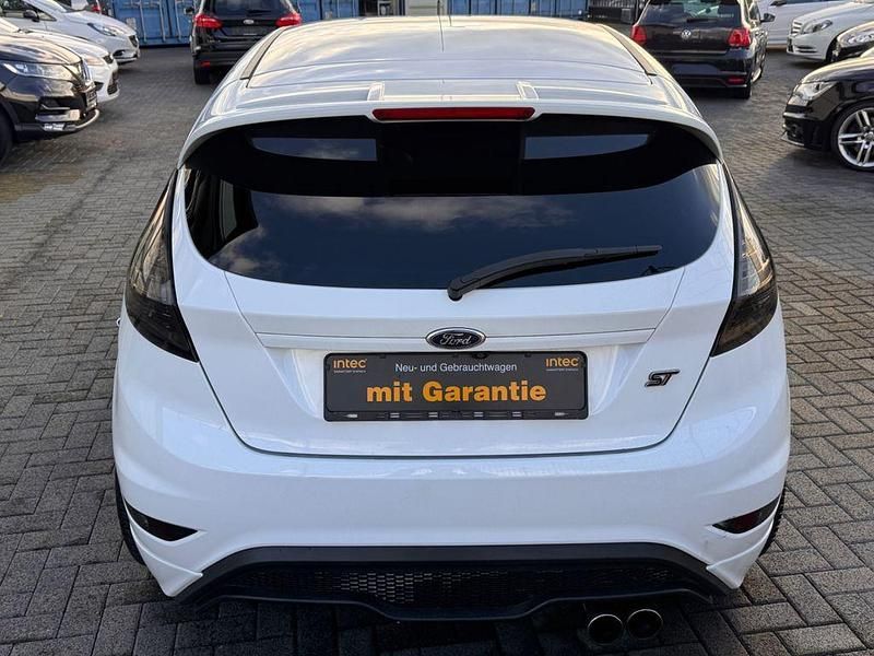 Gebraucht Ford Fiesta Performance Edition 182 PS (133 kW) 2014 Weiß Kleinwagen