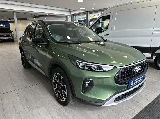 Gebraucht Ford Kuga Active X 242 PS (177 kW) 2024 Bursting green (metallic) SUV