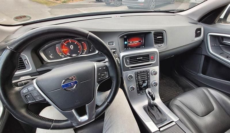 Gebraucht Volvo V60 Summum 150 PS (110 kW) 2016 Weiß Kombi